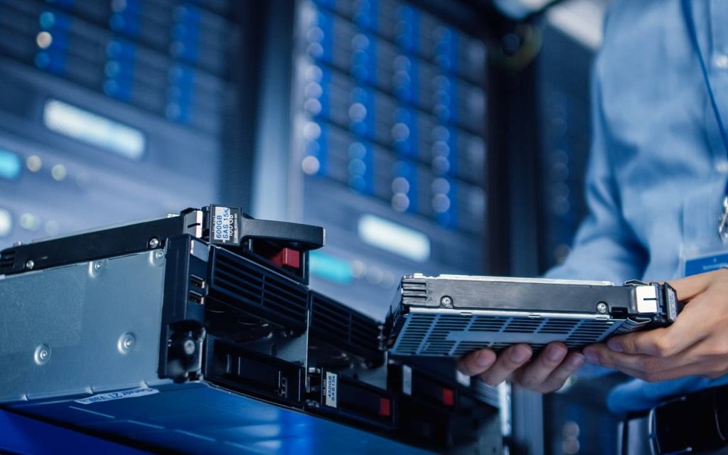 Business hardware procurement and IT equipment lifecycle management